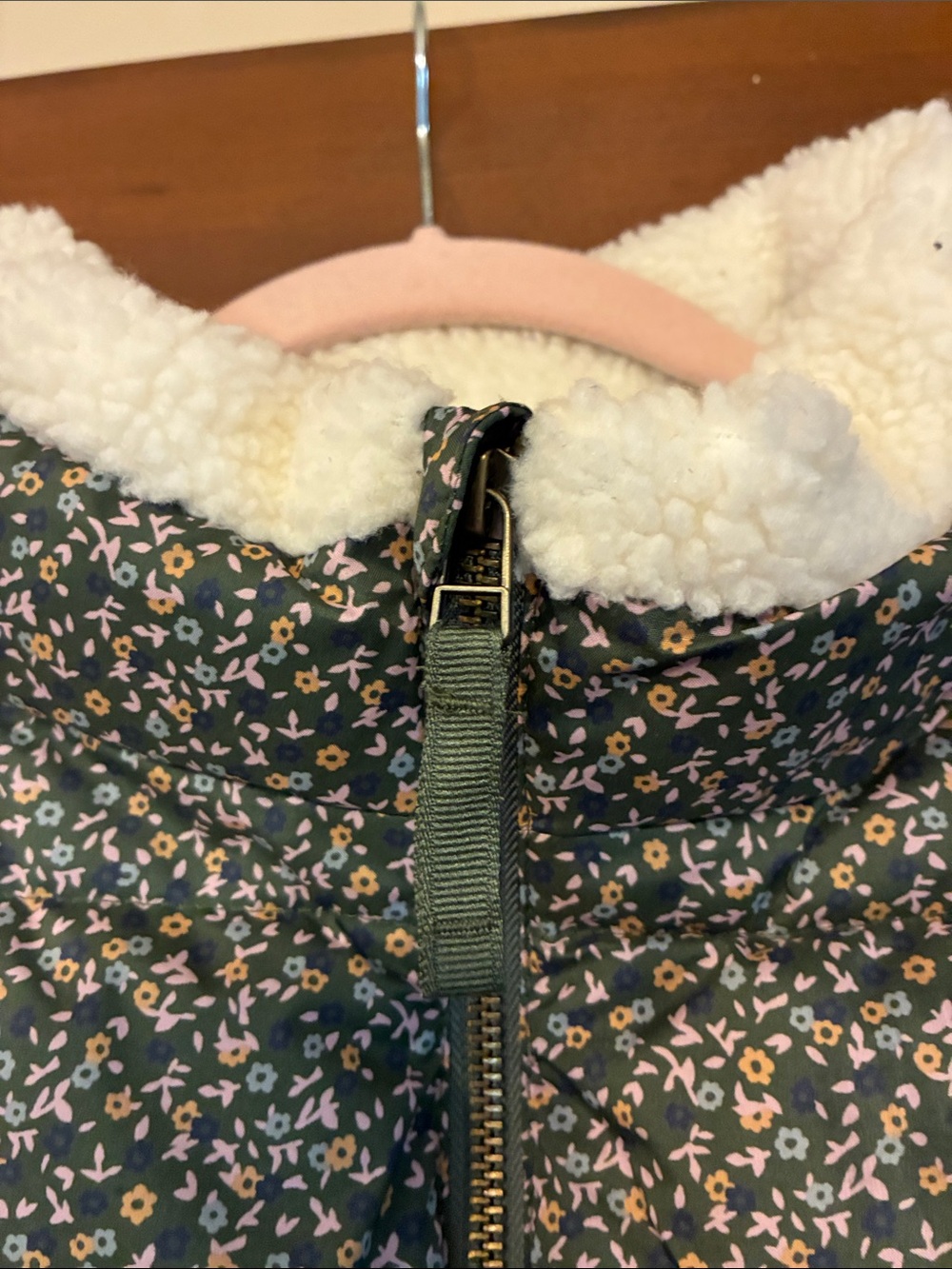 Universal Threads floral puffer vest - Picture 3 of 7